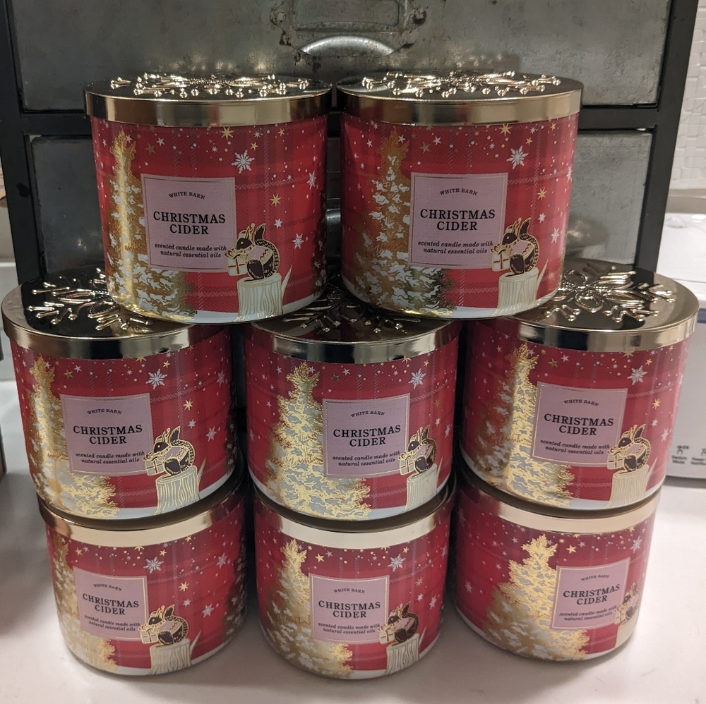 8 Bath and body candles